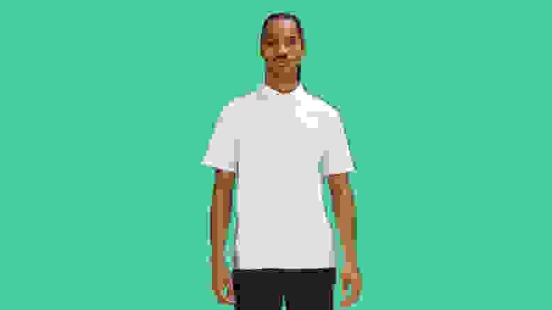 A man wearing a white lululemon Evolution short-sleeve polo shirt Oxford.